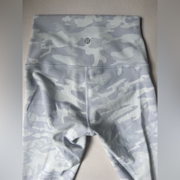 Lululemon Light Gray Camo Leggings Size 2 - Picture 7 of 7